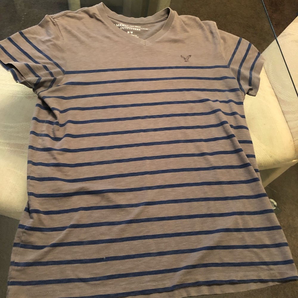 American Eagle V neck
